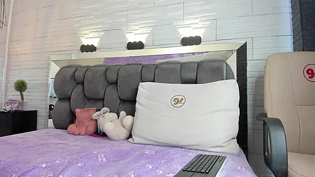 jade heartt online show from November 7, 2025, 6:56 pm