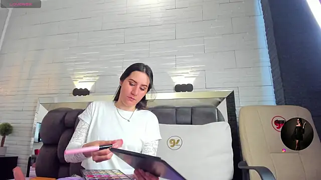 jade heartt online show from October 24, 2025, 7:46 pm