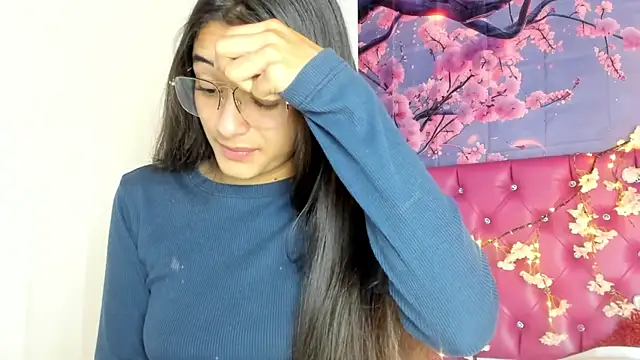 Valen Person online show from March 10, 2025, 11:55 am