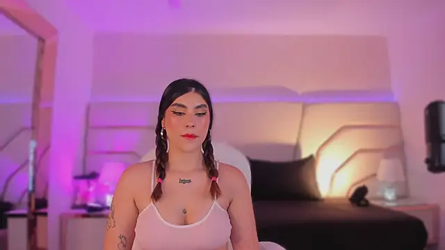 Snapshot of Violeta-Marquez chatting on September 29, 2025, 11:49 am Violeta-Marquez online show from September 29, 2025, 11:49 am
