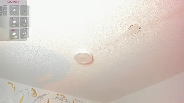 Cristal Velle online show from April 28, 2026, 1:04 pm