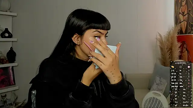 Snapshot of Saraa_Desiree chatting on September 18, 2025, 1:36 pm Saraa Desiree online show from September 18, 2025, 1:36 pm