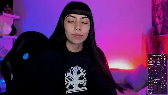 Snapshot of Saraa_Desiree chatting on October 17, 2025, 11:28 pm Saraa Desiree online show from October 17, 2025, 11:28 pm