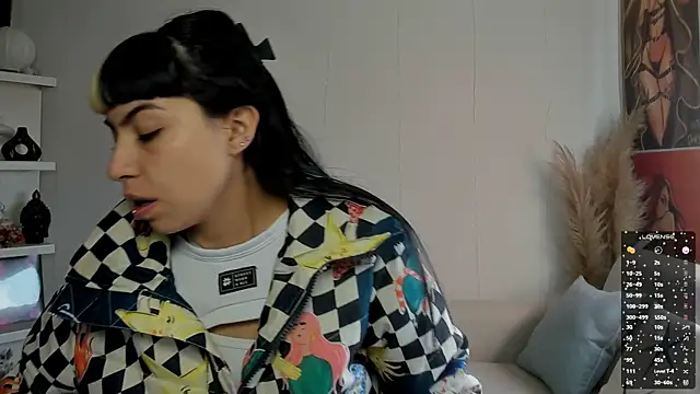 Snapshot of Saraa_Desiree chatting on September 11, 2025, 12:38 pm Saraa Desiree online show from September 11, 2025, 12:38 pm