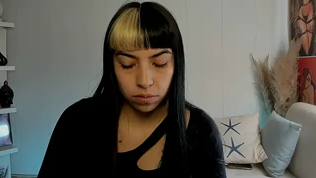 Snapshot of Saraa_Desiree chatting on September 10, 2025, 12:48 pm Saraa Desiree online show from September 10, 2025, 12:48 pm