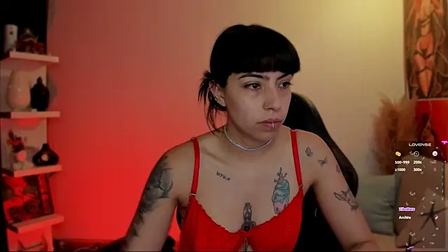 Snapshot of Saraa_Desiree chatting on November 5, 2025, 3:15 pm Saraa Desiree online show from November 5, 2025, 3:15 pm