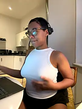 Melia Rayne online show from November 13, 2025, 4:00 pm