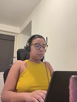 Melia Rayne online show from December 16, 2025, 10:52 am