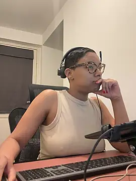 Melia Rayne online show from March 10, 2026, 10:30 am