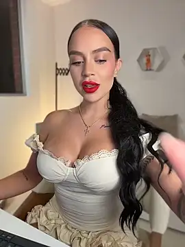 ValentinaMilann online show from May 22, 2026, 12:52 am