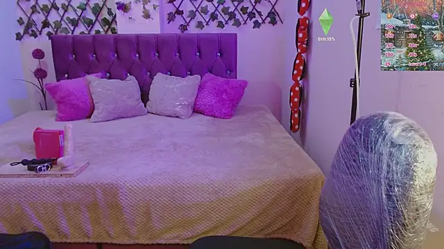 Anny  cute online show from December 16, 2025, 8:35 pm