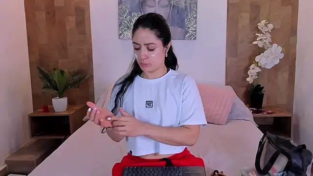 isabella winkler online show from March 2, 2026, 10:44 am