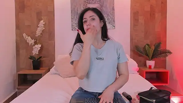 Snapshot of isabella_winkler chatting on July 6, 2026, 10:44 am isabella winkler online show from July 6, 2026, 10:44 am