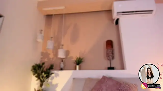 alison222  online show from October 7, 2025, 8:21 pm