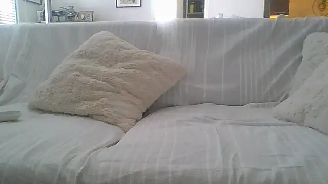 Valentinette online show from October 12, 2025, 12:17 pm