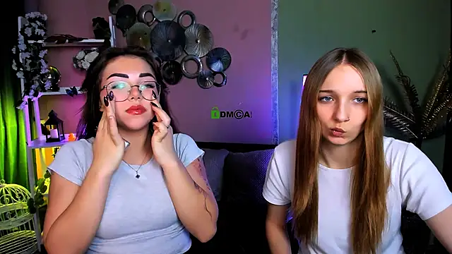 kiki swan online show from December 17, 2025, 1:38 pm