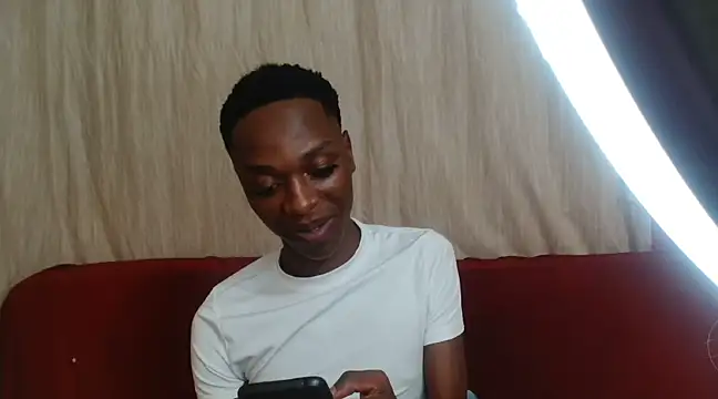 Snapshot of DarkTwink20 chatting on March 19, 2025, 7:38 pm DarkTwink20 online show from March 19, 2025, 7:38 pm