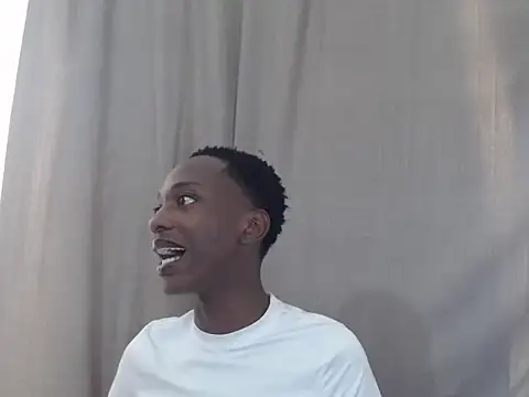 Snapshot of DarkTwink20 chatting on March 19, 2025, 10:33 am DarkTwink20 online show from March 19, 2025, 10:33 am