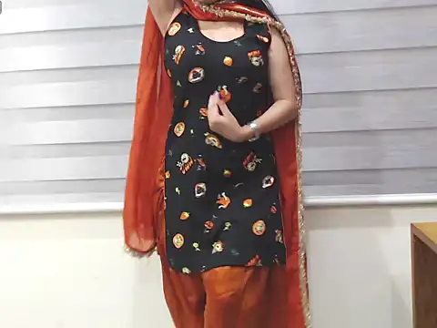 RealNaina online show from May 25, 2026, 5:55 pm