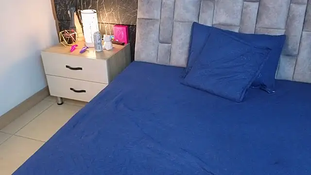 nicelle carson  online show from November 10, 2025, 12:10 pm