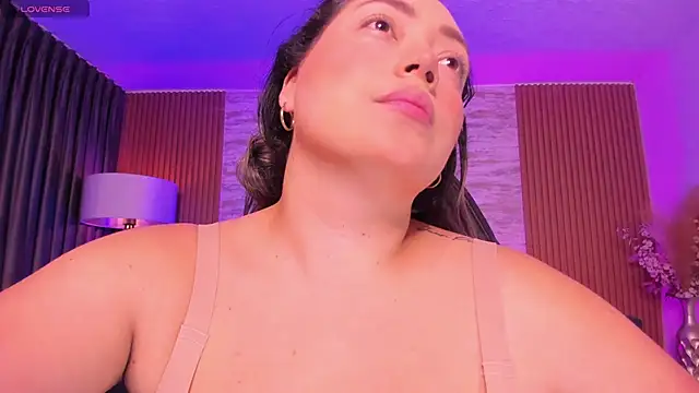 Snapshot of heidy_johns chatting on November 21, 2025, 3:27 am heidy johns online show from November 21, 2025, 3:27 am