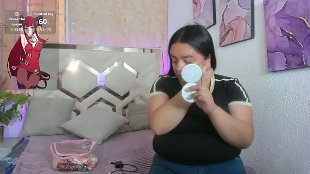 Snapshot of EmilyBrownn_ chatting on October 8, 2025, 6:52 pm EmilyBrownn online show from October 8, 2025, 6:52 pm
