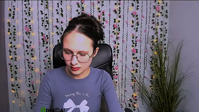 mona cloud online show from March 21, 2025, 3:57 pm