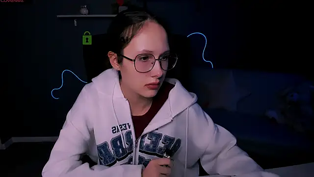 mona cloud online show from March 7, 2025, 3:39 pm