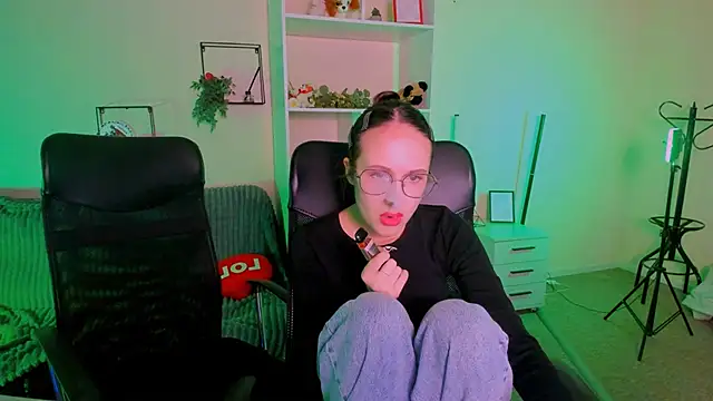 mona cloud online show from October 5, 2025, 11:39 pm