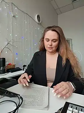 Juicy PeachLux online show from May 30, 2026, 6:42 am