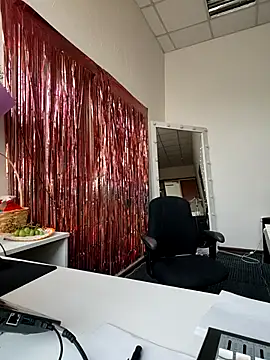 Juicy PeachLux online show from October 15, 2025, 9:39 am