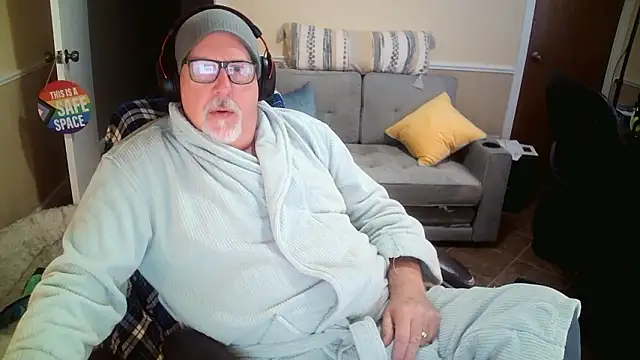 Snapshot of superbearboss chatting on January 19, 2026, 3:49 pm superbearboss online show from January 19, 2026, 3:49 pm