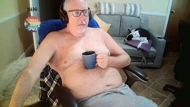 superbearboss online show from April 24, 2026, 5:04 pm