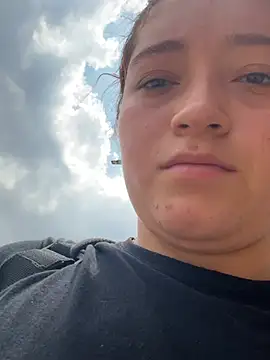 Karina Leon online show from February 6, 2026, 4:25 pm