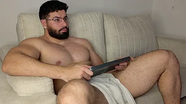 Snapshot of Roman_Lux chatting on February 4, 2026, 5:57 am Roman Lux online show from February 4, 2026, 5:57 am