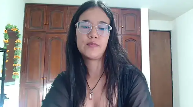 AmberGold  online show from March 7, 2025, 10:43 pm