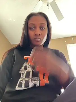 Snapshot of Dymmmm chatting on March 11, 2025, 7:47 pm Dymmmm online show from March 11, 2025, 7:47 pm