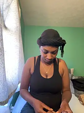 Snapshot of Dymmmm chatting on March 17, 2025, 7:48 pm Dymmmm online show from March 17, 2025, 7:48 pm