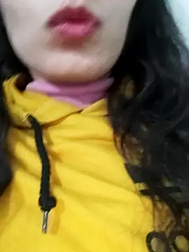 saraaxx1 online show from December 17, 2025, 4:23 pm