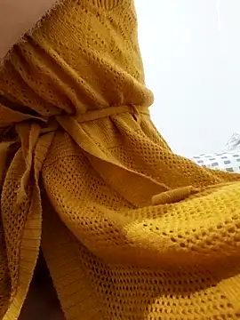 saraaxx1 online show from May 16, 2026, 1:26 am