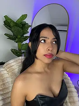  Emily Thompson  online show from June 22, 2026, 2:17 am
