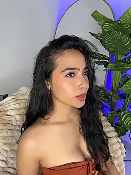 Emily Thompson  online show from June 17, 2026, 2:22 am