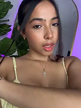  Emily Thompson  online show from October 19, 2025, 9:39 pm