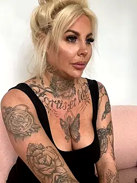 Chloe-Savage online show from October 1, 2025, 4:11 pm