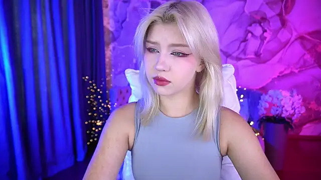 SelenaIris online show from September 19, 2025, 6:28 am