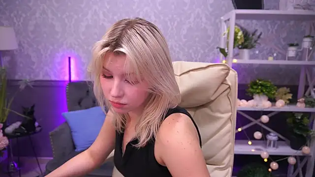 SelenaIris online show from March 7, 2025, 12:12 pm