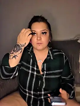 Saucy-Serenity online show from November 12, 2025, 8:23 pm