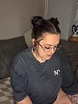 Saucy-Serenity online show from October 26, 2025, 8:42 pm