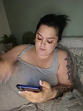 Snapshot of Saucy-Serenity chatting on June 17, 2026, 9:25 pm Saucy-Serenity online show from June 17, 2026, 9:25 pm