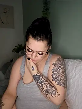 Saucy-Serenity online show from March 16, 2026, 8:22 pm